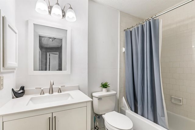 913 Briarcreek Dr, Baytown, TX 77521