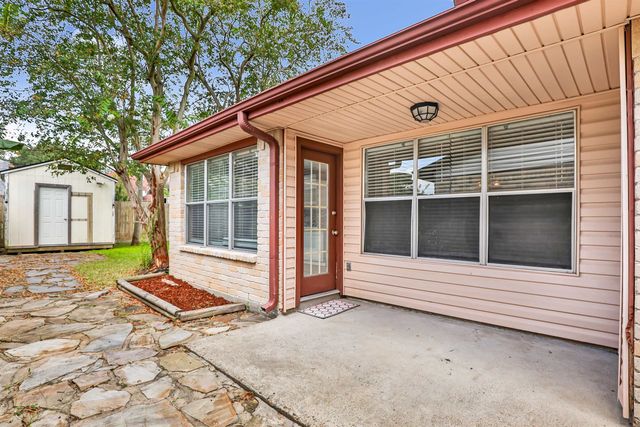 913 Briarcreek Dr, Baytown, TX 77521