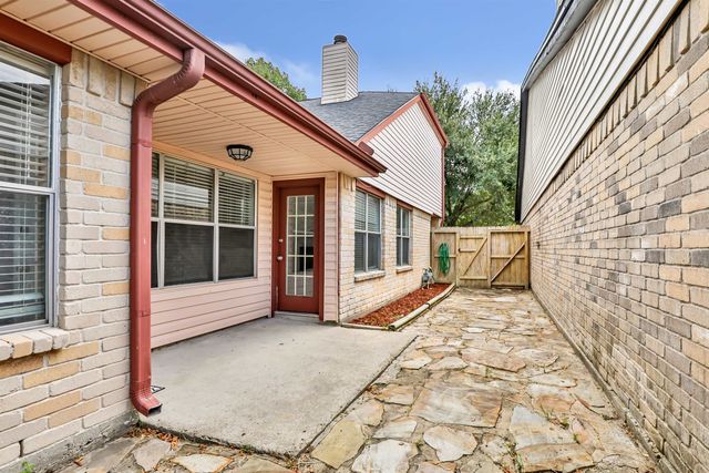 913 Briarcreek Dr, Baytown, TX 77521