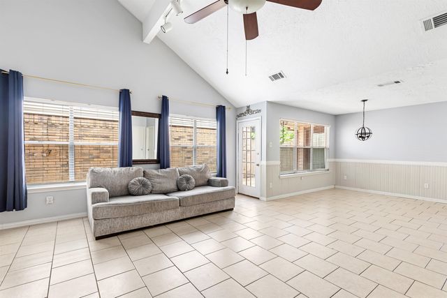 913 Briarcreek Dr, Baytown, TX 77521