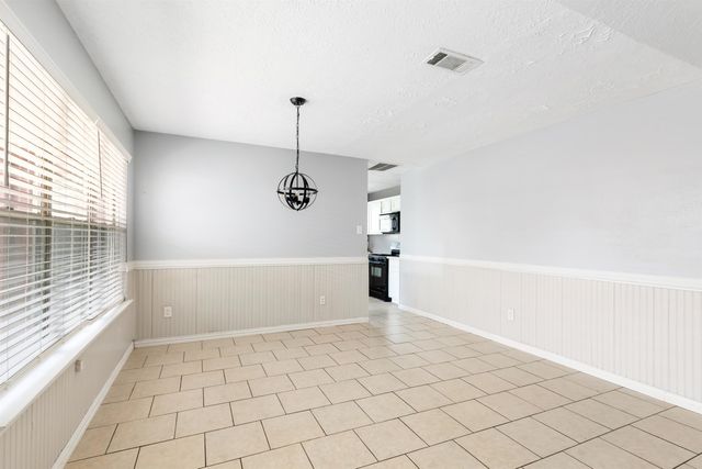 913 Briarcreek Dr, Baytown, TX 77521