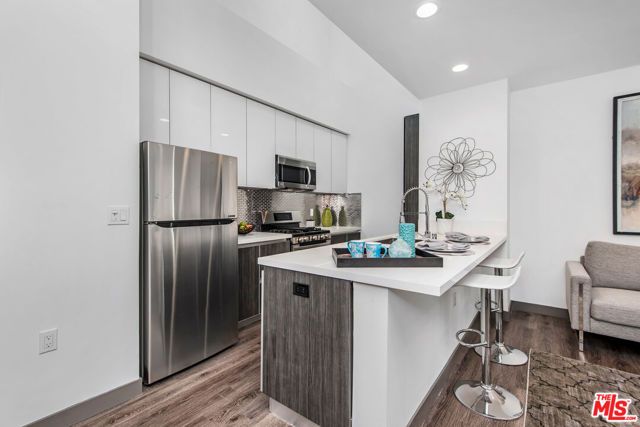 644 N Normandie Avenue, Los Angeles, CA 90004