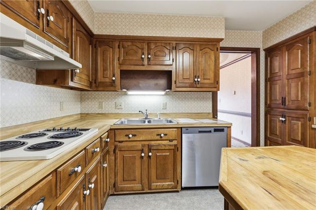 204 Oakengate TURN, Virginia Beach, VA 23462