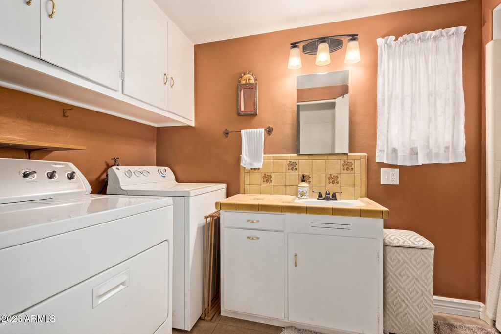Image 11 of property listing at 7604 N 59TH Avenue, Glendale, AZ 85301