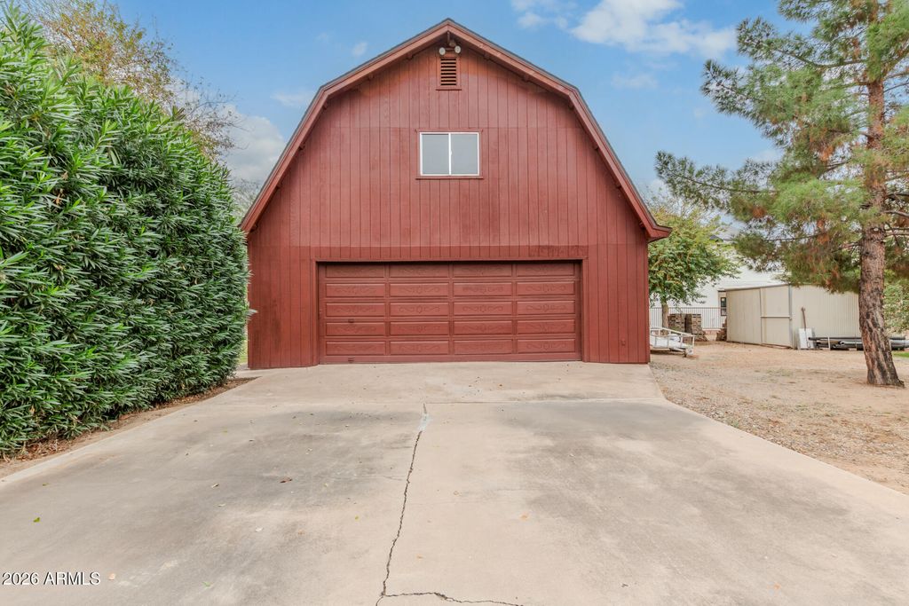 Image 16 of property listing at 7604 N 59TH Avenue, Glendale, AZ 85301