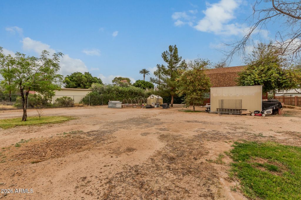 Image 19 of property listing at 7604 N 59TH Avenue, Glendale, AZ 85301