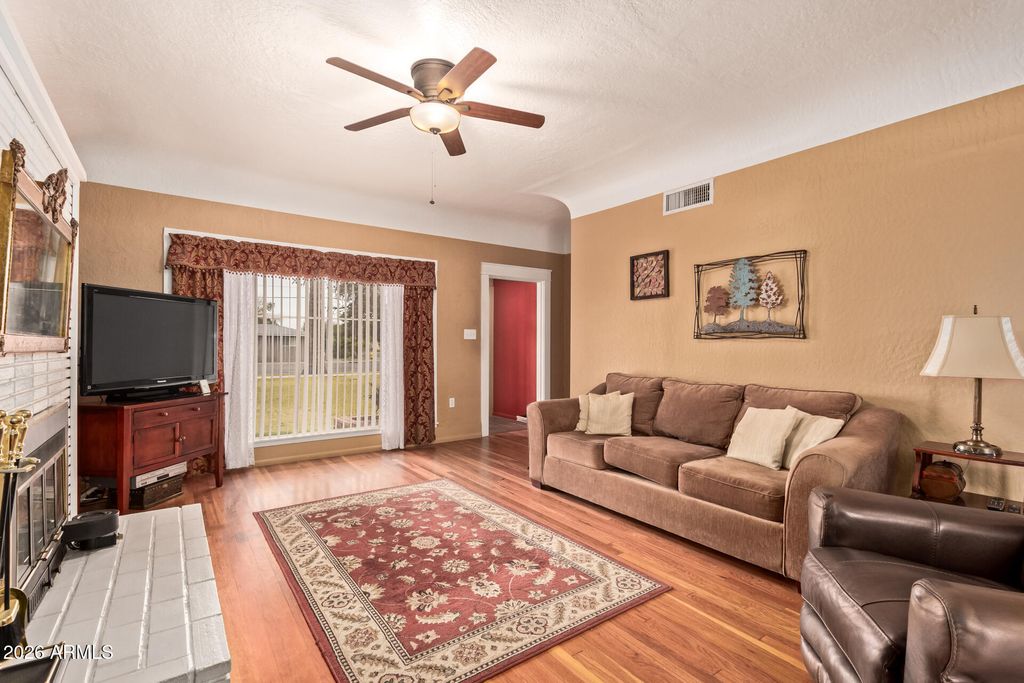 Image 2 of property listing at 7604 N 59TH Avenue, Glendale, AZ 85301