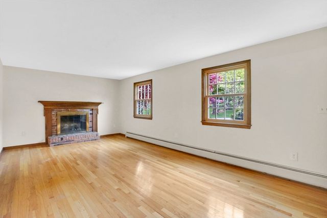 6 Garden Ln, Wilbraham, MA 01095