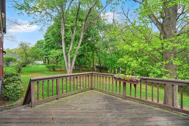 6 Garden Ln, Wilbraham, MA 01095
