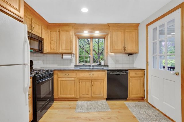 6 Garden Ln, Wilbraham, MA 01095