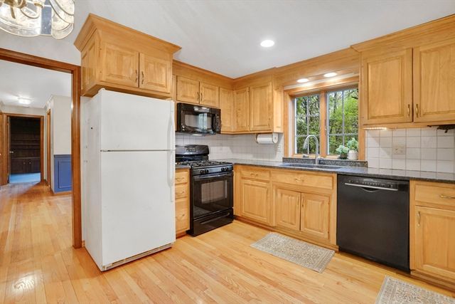 6 Garden Ln, Wilbraham, MA 01095
