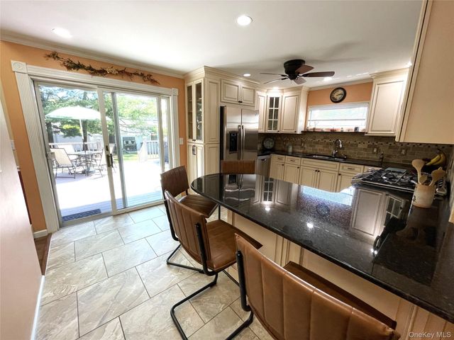 41 Birchfield Avenue, Babylon, NY 11702