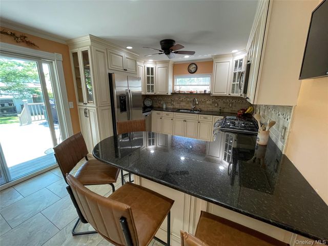 41 Birchfield Avenue, Babylon, NY 11702