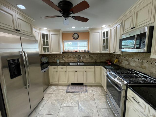 41 Birchfield Avenue, Babylon, NY 11702