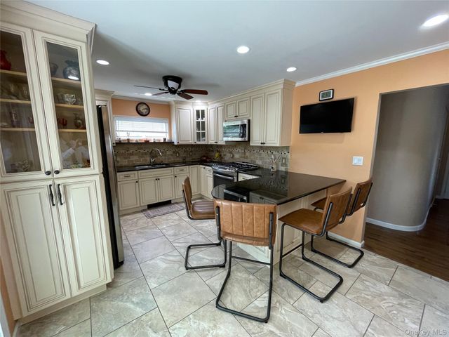 41 Birchfield Avenue, Babylon, NY 11702