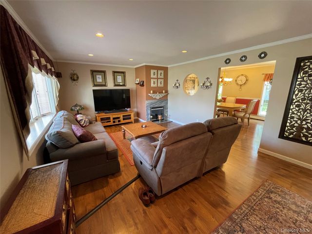 41 Birchfield Avenue, Babylon, NY 11702