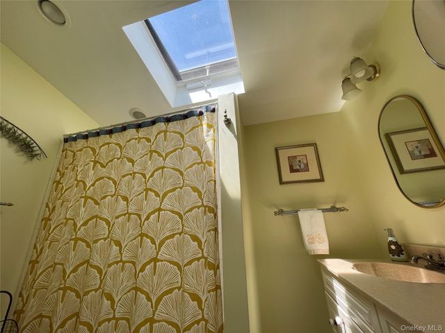 41 Birchfield Avenue, Babylon, NY 11702