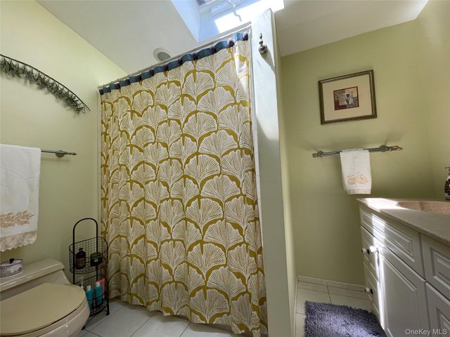 41 Birchfield Avenue, Babylon, NY 11702
