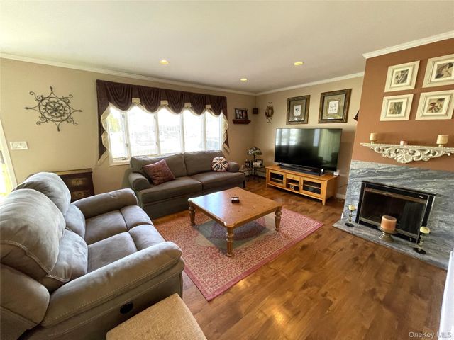 41 Birchfield Avenue, Babylon, NY 11702