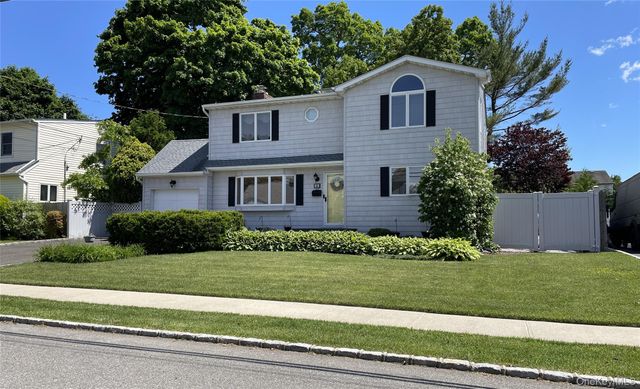 41 Birchfield Avenue, Babylon, NY 11702
