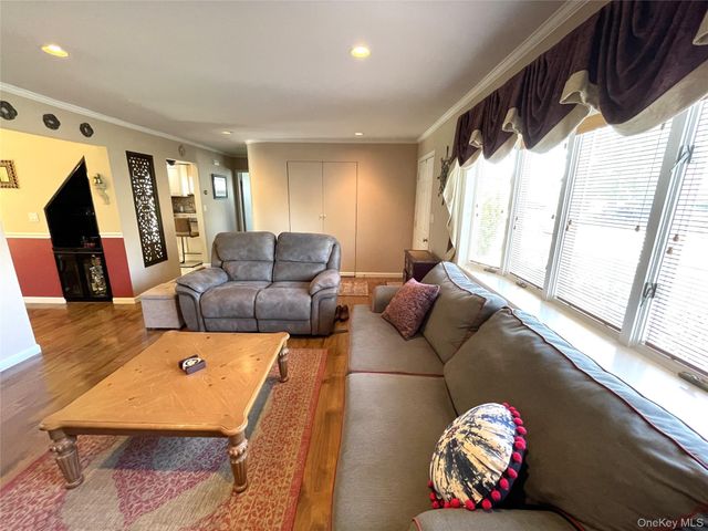 41 Birchfield Avenue, Babylon, NY 11702