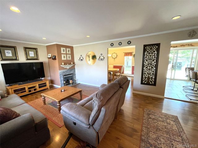 41 Birchfield Avenue, Babylon, NY 11702