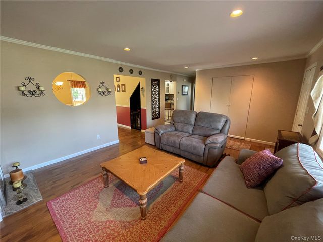41 Birchfield Avenue, Babylon, NY 11702