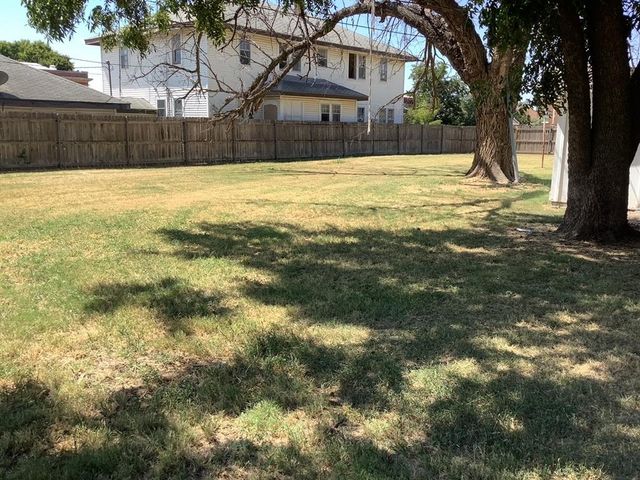 120 S Main Street, Hobart, OK 73651