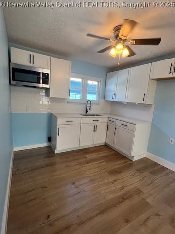 517 16th Street, Dunbar, WV 25064