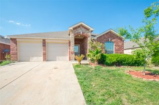 2716 Triple Crown Lane, Grand Prairie, TX 75051