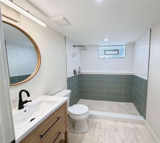 713 E Dorothy Lane, Kettering, OH 45419