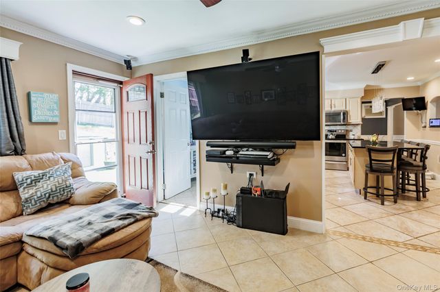 4220 Express Drive S, Ronkonkoma, NY 11779