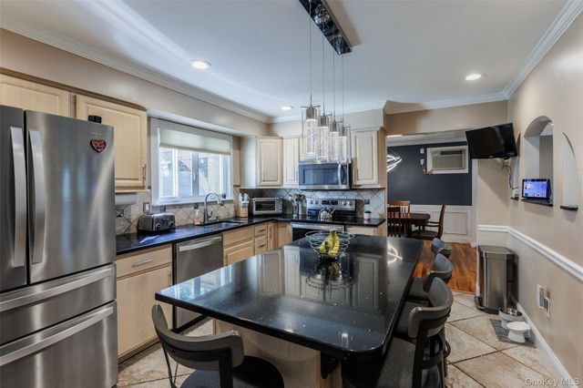 4220 Express Drive S, Ronkonkoma, NY 11779