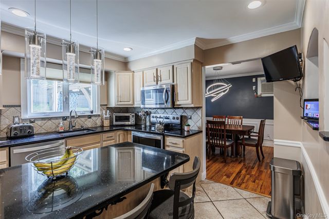 4220 Express Drive S, Ronkonkoma, NY 11779
