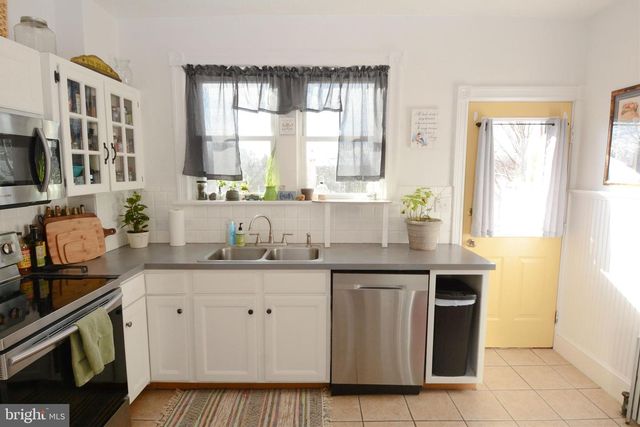 206 CHERRY ST, East Greenville, PA 18041