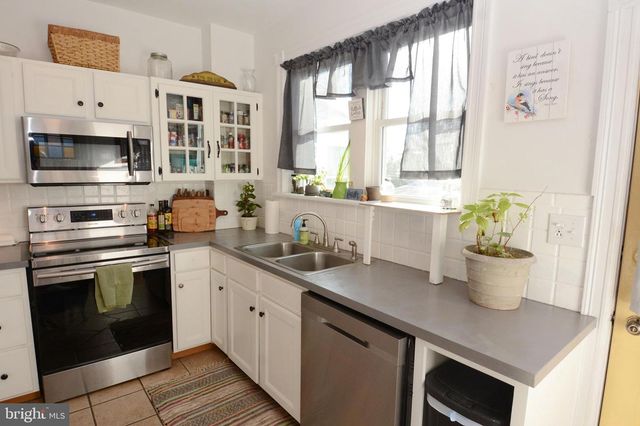 206 CHERRY ST, East Greenville, PA 18041