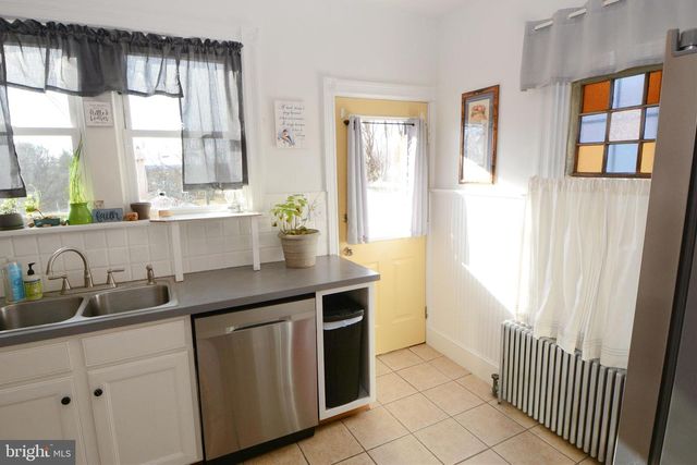 206 CHERRY ST, East Greenville, PA 18041