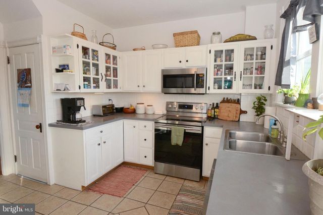 206 CHERRY ST, East Greenville, PA 18041