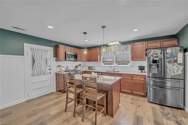 710 James DR, Newport News, VA 23605