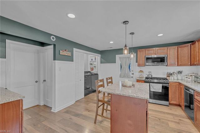 710 James DR, Newport News, VA 23605