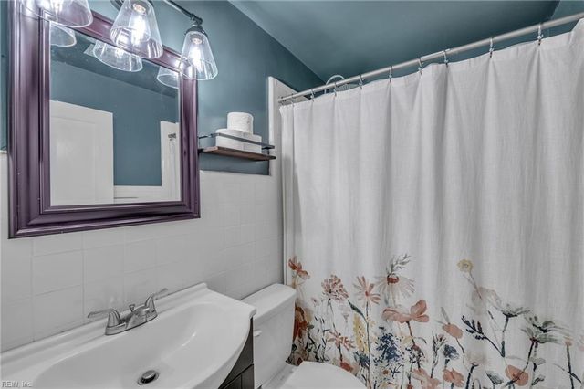 710 James DR, Newport News, VA 23605