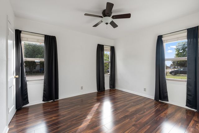 1500 W 10th Street, Mcgregor, TX 76657