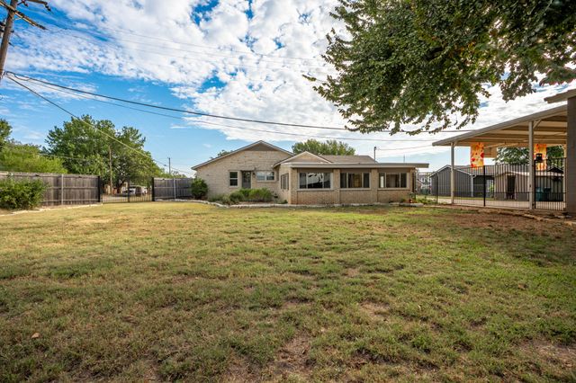 1500 W 10th Street, Mcgregor, TX 76657