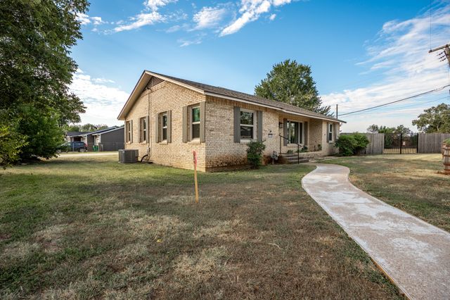 1500 W 10th Street, Mcgregor, TX 76657
