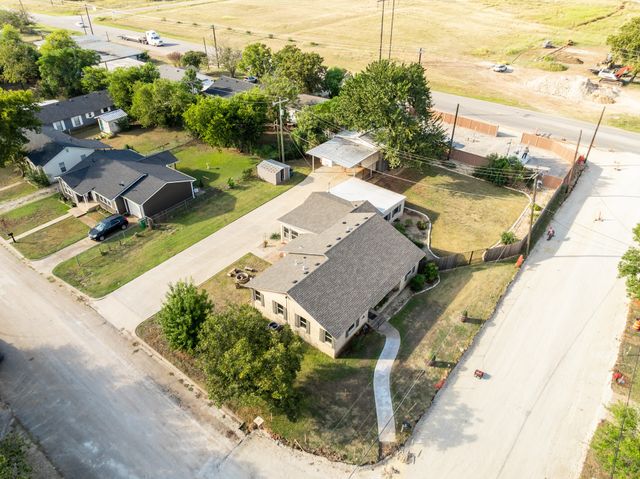 1500 W 10th Street, Mcgregor, TX 76657