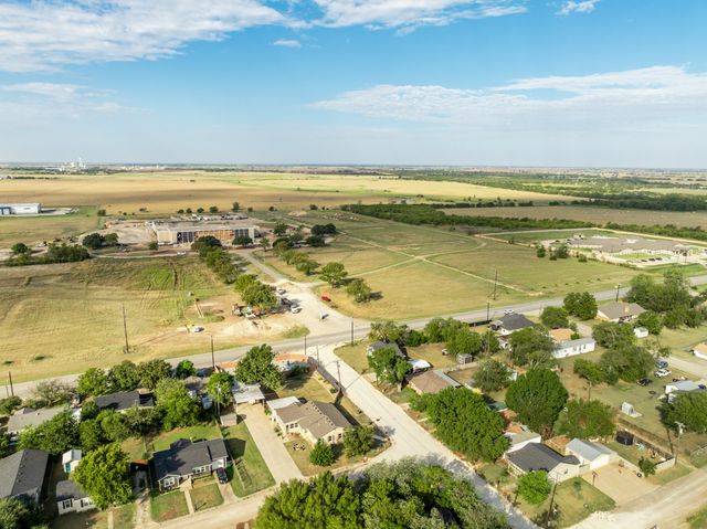 1500 W 10th Street, Mcgregor, TX 76657