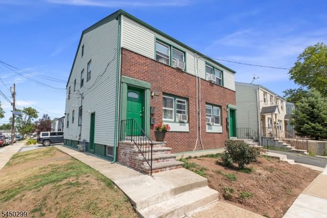 637 Myrtle St, Elizabeth City, NJ 07202