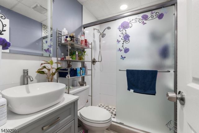 637 Myrtle St, Elizabeth City, NJ 07202