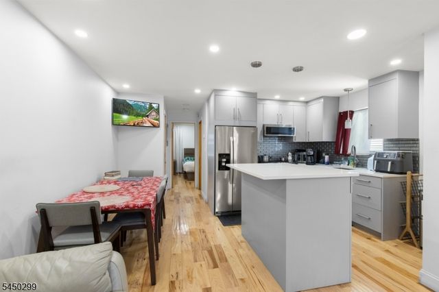 637 Myrtle St, Elizabeth City, NJ 07202