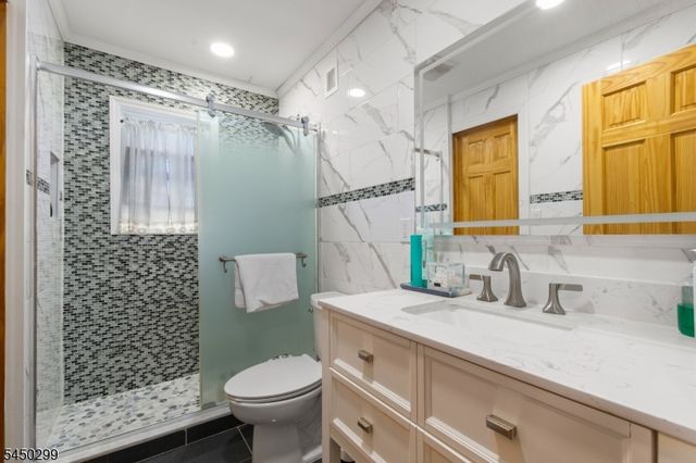 637 Myrtle St, Elizabeth City, NJ 07202